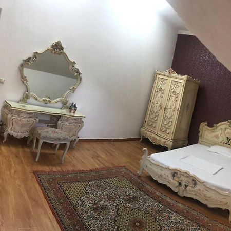 A Pousada Rodem House Bishkek Exterior foto